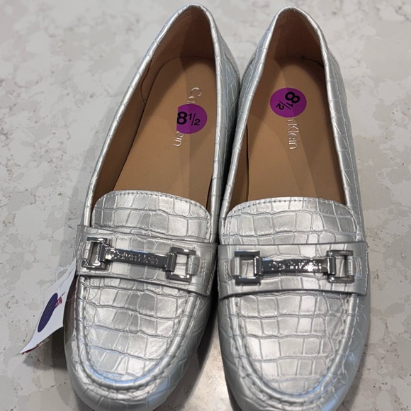 Calvin Klein Metallic Silver Croc-Embossed Loafers - Picture 1 of 3